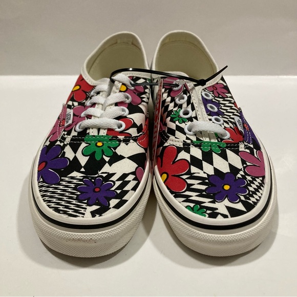 NWOT Vans shoes - Picture 3 of 7